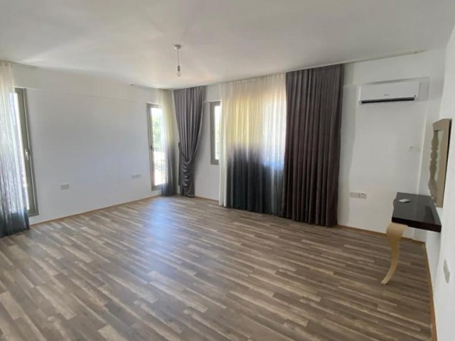 3+1 TRIPLEX-WOHNUNG ZUM VERKAUF IN GİRNE ÇATALKÖY BAHÇELİ