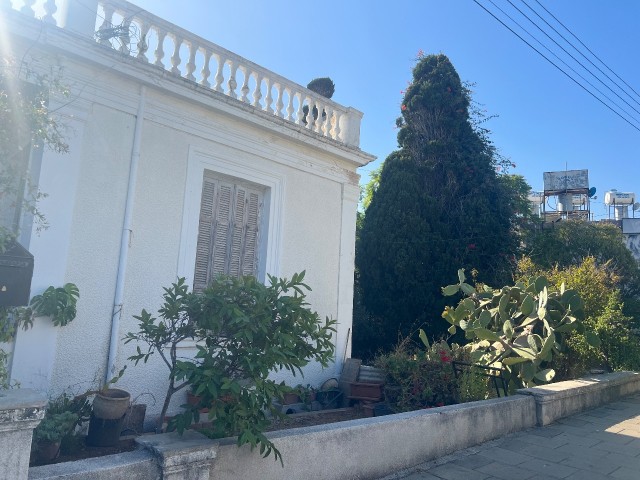 AUTHENTIC DETACHED HOUSE FOR SALE IN KYRENIA CENTER, 50 METERS FROM DOME HOTEL ON A 1 DONE LAND