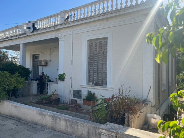 AUTHENTIC DETACHED HOUSE FOR SALE IN KYRENIA CENTER, 50 METERS FROM DOME HOTEL ON A 1 DONE LAND
