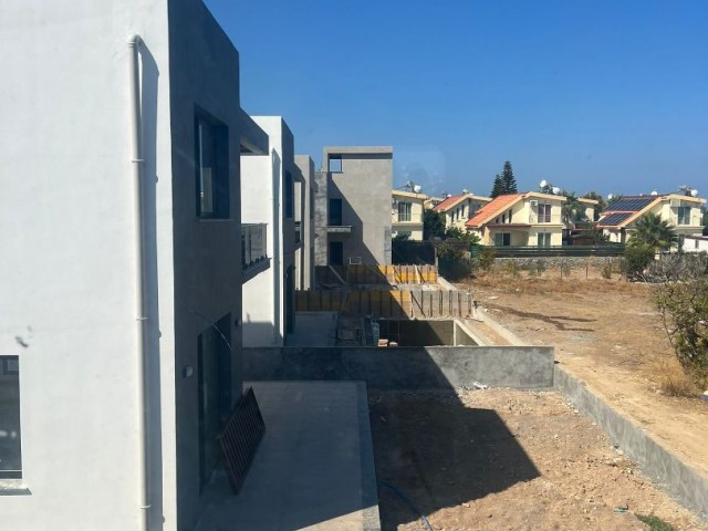 4+1 VILLA MIT BERG- UND MEERBLICK MIT POOL ZU VERKAUFEN IN KARIYKA, KYRENIA