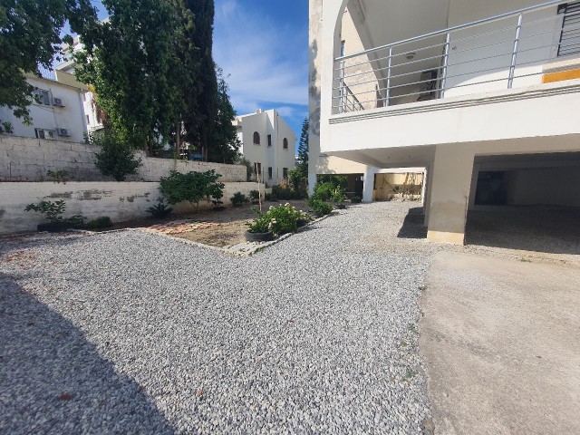 Kyrenia Nusmar Market area, 220 m2 (share title deed) flat with fireplace, BBQ and 2 balconies...