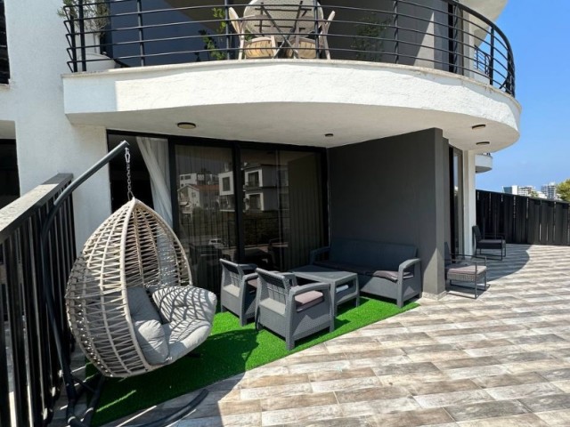 2+1 Wohnung mit Meerblick in Kyrenia, mit Terrasse, Privatparkplatz, Gemeinschaftspool und Fitnessstudio, hohe Mietrendite für Investitionen