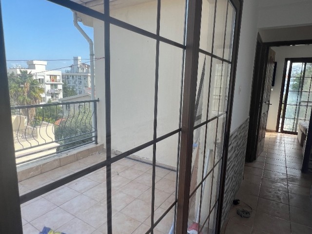 3+1 PENTHOUSE MIT BERGBLICK ZU VERMIETEN IM NEUEN NUSMAR-MARKTGEBIET VON KYRENIA