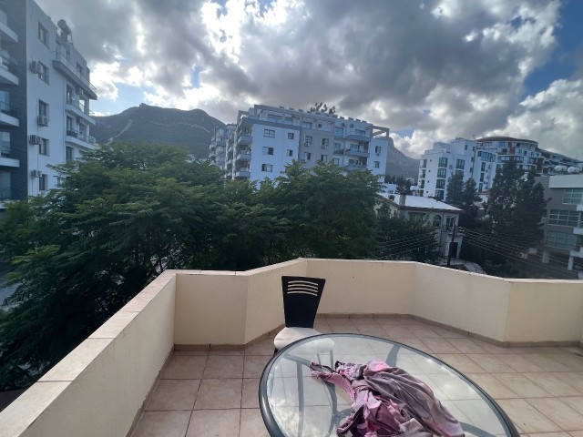 3+1 PENTHOUSE MIT BERGBLICK ZU VERMIETEN IM NEUEN NUSMAR-MARKTGEBIET VON KYRENIA