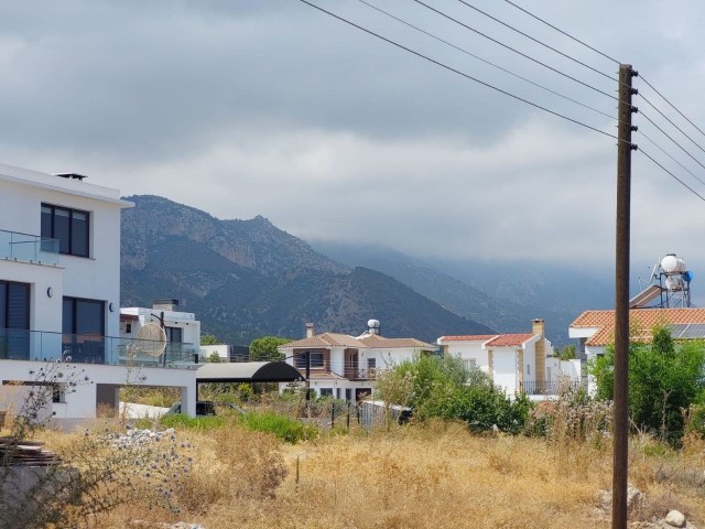 GİRNE ÇATALKÖY’DE SATILIK DAĞ VE DENİZ MANZARALI ARSA