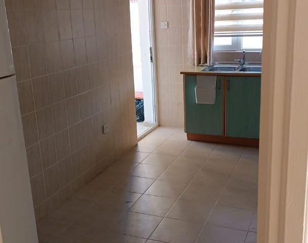 3+1 TÜRKISCHE KOÇANLI-WOHNUNG ZUM VERKAUF IN KYRENIA 20. JULI STADIONBEREICH