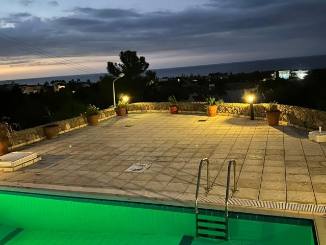 4+1 VILLA MIT POOL ZU VERMIETEN IN GIRNE ÇATALKÖY