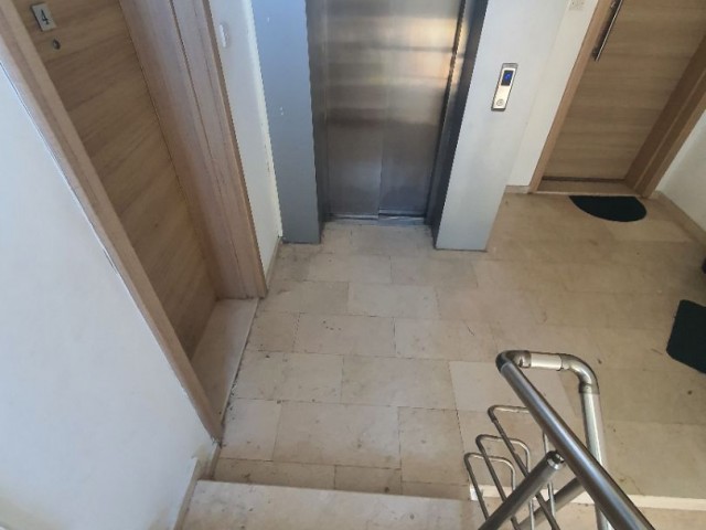 2+1 clean flat with elevator, close to Kyrenia Municipality and 23 Nisan Primary School. Furnished.