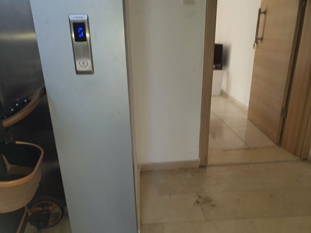 آپارتمان 2+1 تمیز با آسانسور نزدیک به شهرداری گیرنه و دبستان 23 نیسان مبله.