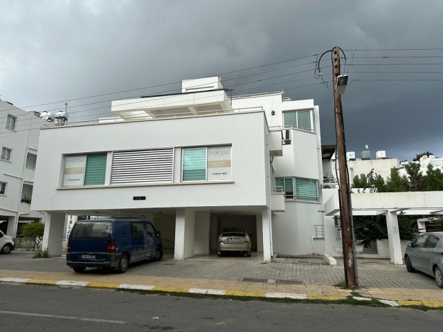 Hinter Girne Eziç Lavash, Erdgeschoss in einem Geschäftsgebäude, 110 m2 großes Büro oder Wohnhaus mi