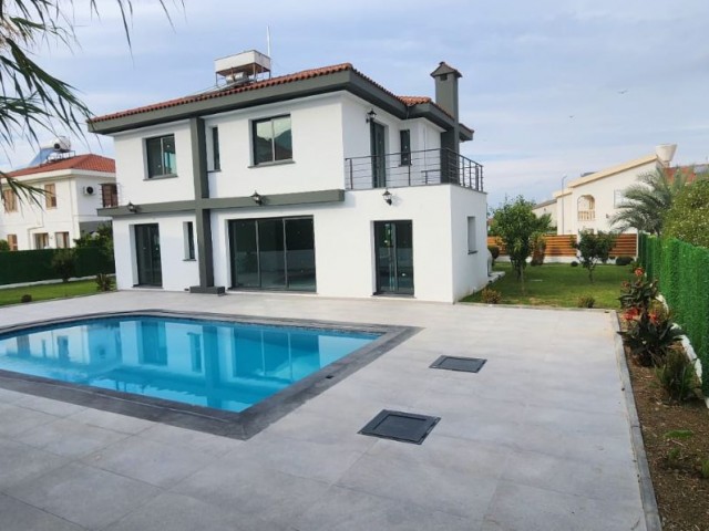 Kyrenia Bellapais 350m2 Villa mit 900m2 Garten, Pool...
