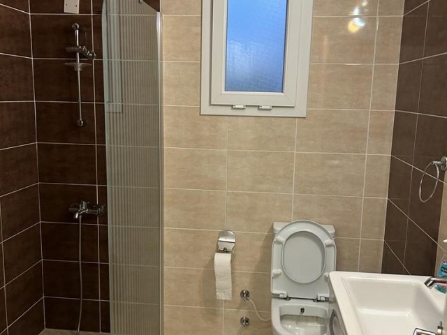 Kaşkar Kort bölgesi ebeveyn banyo tuvaletli 3+1 full eşyalı Penthouse.