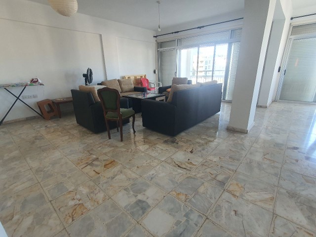 Girne Les Ambasador Hotele komşu 145m2 3+1, full marina ve d3niz manzaralı....