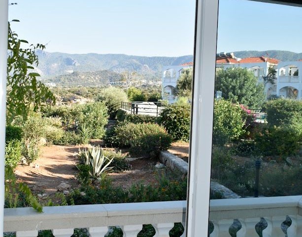 3+1 WOHNUNG ZUM VERKAUF IN GIRNE ESENTEPE CARINGTON, AUF EINEM GRUNDSTÜCK MIT MEERBLICK UND ALLEN ARTEN VON SOZIALEN EINRICHTUNGEN MIT POOL