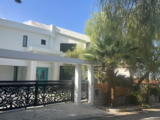 VILLA MIT HERRLICHER AUSSICHT UND AUFZUG ZUM VERKAUF HINTER KYRENIA PREMIUM