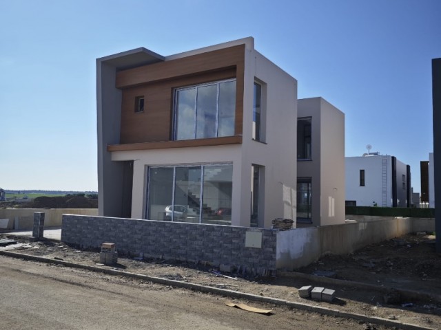 FERTIGGESTELLTE 4+1 VILLA ZUM VERKAUF IN NICOSIA YENİKENT