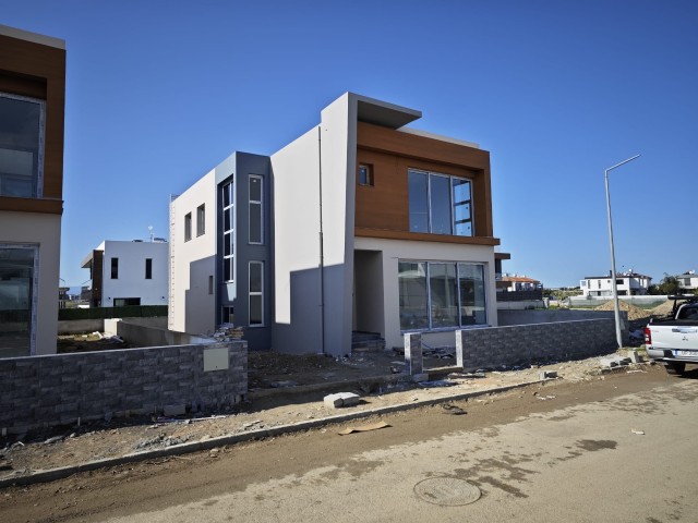 FERTIGGESTELLTE 4+1 VILLA ZUM VERKAUF IN NICOSIA YENİKENT