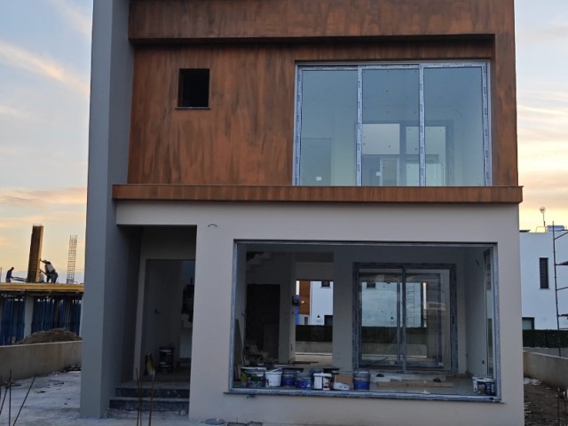 FERTIGGESTELLTE 4+1 VILLA ZUM VERKAUF IN NICOSIA YENİKENT