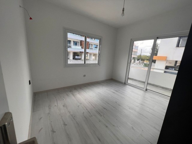 Kyrenia Nusmar Market area, walking distance to all amenities, renovated 3+1 140m2, non-negotiable...Equivalent title deed, no VAT.