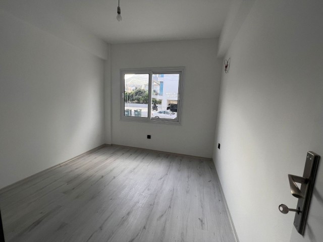 Kyrenia Nusmar Market area, walking distance to all amenities, renovated 3+1 140m2, non-negotiable...Equivalent title deed, no VAT.