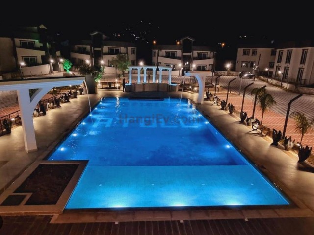 1+1 Monatszahlung (2 Kaution, 1 Miete, 1 Provision) im Luxuskomplex Kyrenia Karaoglanoglu mit Pool.