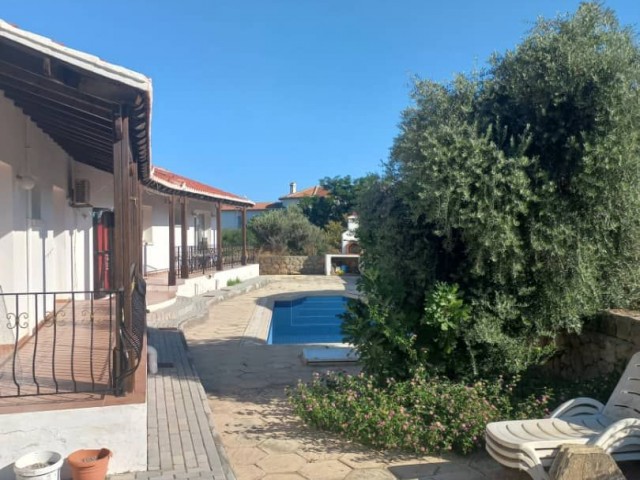 Villa for sale with sea side, detached garden (550m2) and its own private pool in GIRNE ÇATALKÖY TEMPO MARKET AREA. Will be transferred with a sales contract...