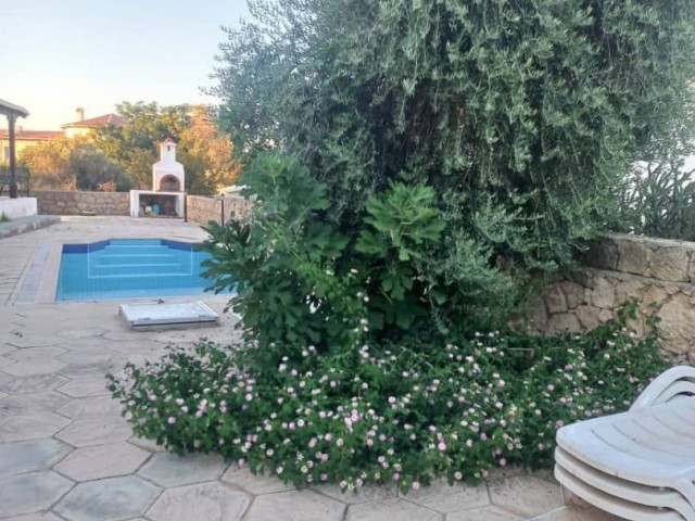 Villa for sale with sea side, detached garden (550m2) and its own private pool in GIRNE ÇATALKÖY TEMPO MARKET AREA. Will be transferred with a sales contract...