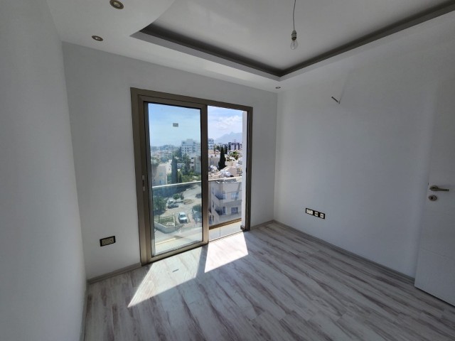 GİRNE NUSMAR MARKET BÖLGESİNDE 3+1 LOFT PENTHOUSE DAĞ VE DENİZ MANZARALI