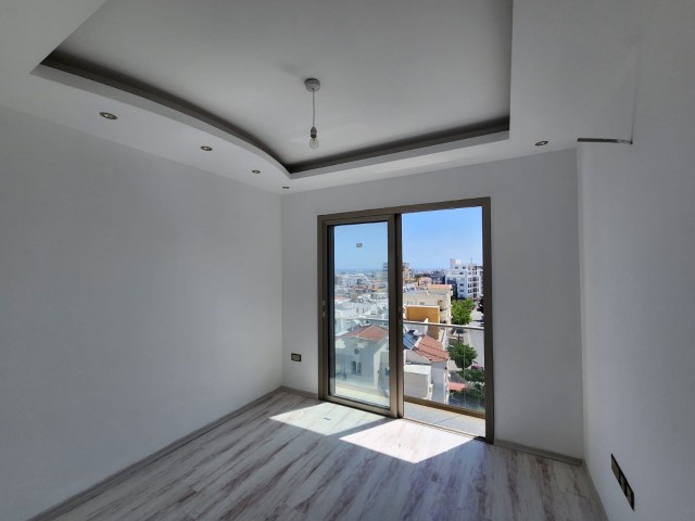 GİRNE NUSMAR MARKET BÖLGESİNDE 3+1 LOFT PENTHOUSE DAĞ VE DENİZ MANZARALI