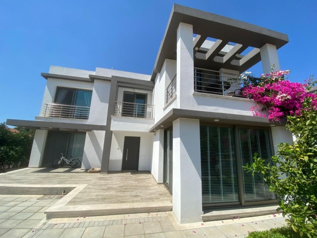 4+1 villa with pool Alsancak,