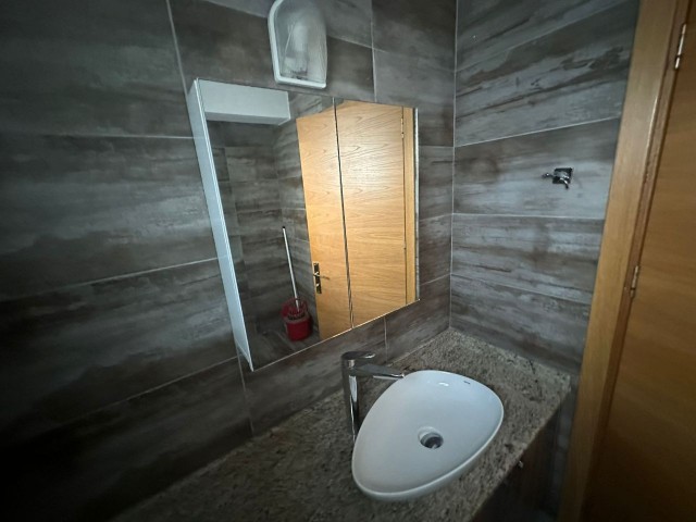 Girne  Lavash bölgesi 2+1 full eşyalı..2+1 Penthouse..modern, asansırlü şık bina......