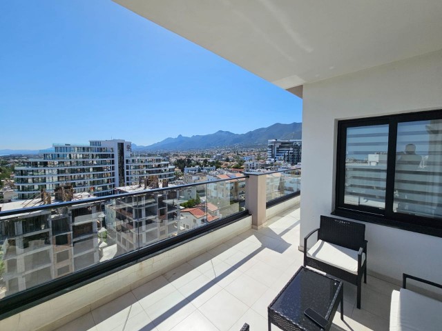 3+1 MÖBLIERTES PENTHOUSE MIT ATEMBERAUBENDEM BERG- UND MEERBLICK ZU VERKAUFEN IM KYRENIA CENTER