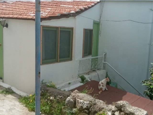 Alsancak Kyrenia, Eski Hanay, detached house consisting of 2 separate flats with 2 separate entrances...Potential for short-term rental income...Total price 103,000 Gbp