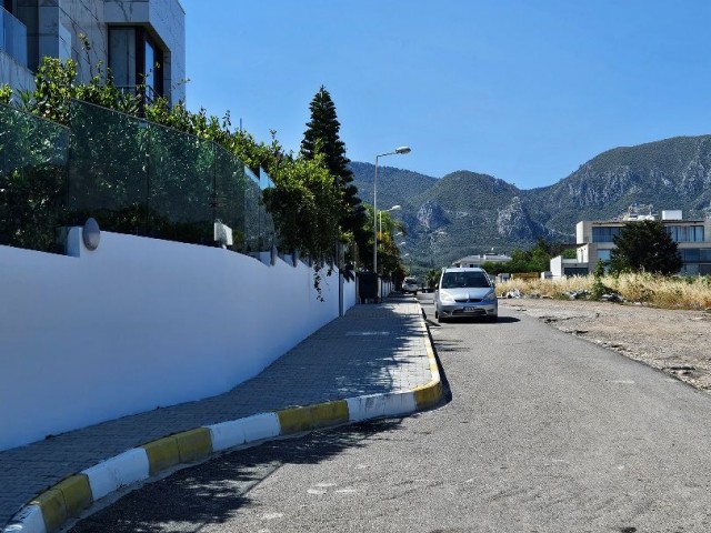 ACİL SATIŞ..... Karaoğlanoğlu deniz ve plaja  çok yalın Havuzlu,Tam müstakil,eşyalı SATILIK villa.Vergiler ödenmiş,sıfır ayarında.....(Rayiç bedeli 1 milyon GBP)