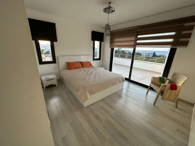 Bereich der Kyrenia Anafartalar High School, neue Wohnung, ganz neu möbliert, 200 m2 3+1 Penthouse (1200 stg pro Jahr)