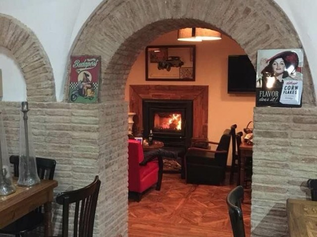 Lapta'da antik restorant ve cafe bar olarak kullanılan işyeri..(Hava parası yok)