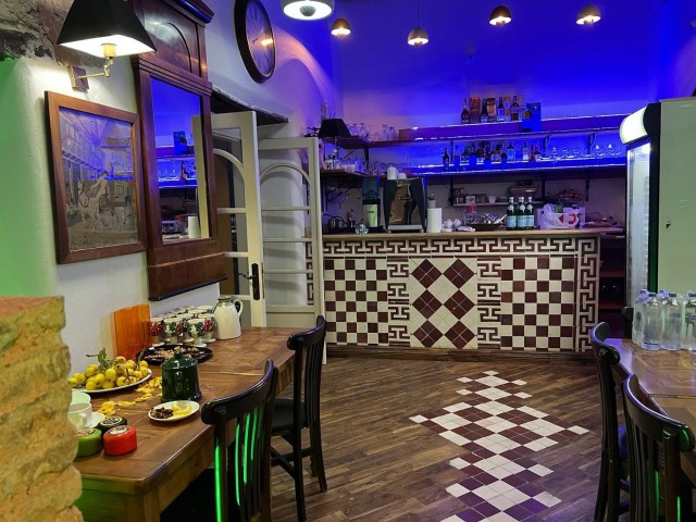 Lapta'da antik restorant ve cafe bar olarak kullanılan işyeri..(Hava parası yok)