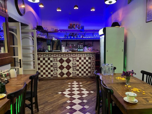 Lapta'da antik restorant ve cafe bar olarak kullanılan işyeri..(Hava parası yok)