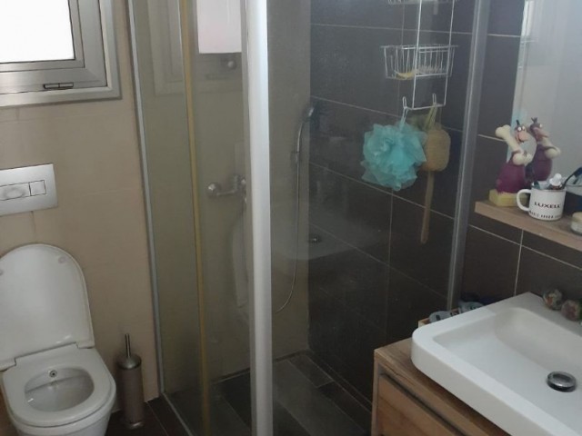 Zu verkaufen 2+1 Wohnung in Kyrenia Zentrum / 700 Gbp Mieteinnahmen