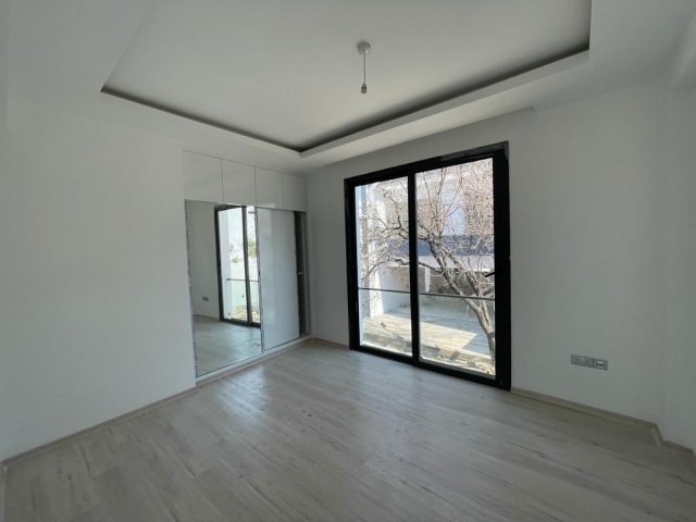 Alsancak Satılık 3+1 Villa / Denize Yürüme Mesafesinde