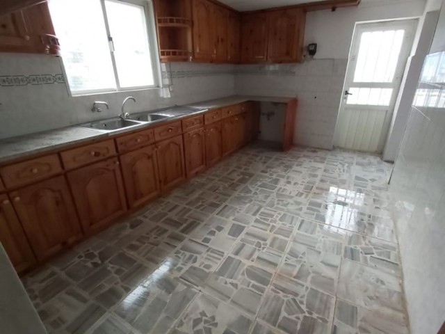 Kyrenia For Sale Detached House / 2 Units 2+1 Apartment