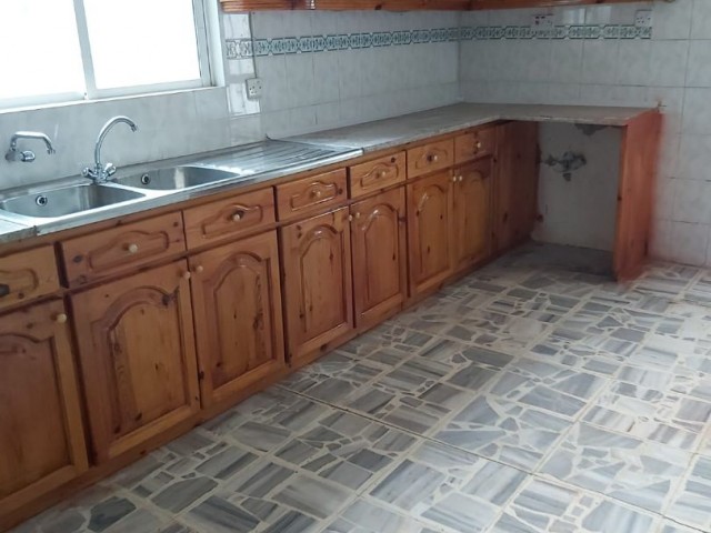 Kyrenia For Sale Detached House / 2 Units 2+1 Apartment