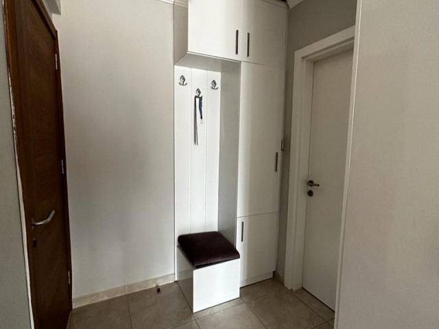 Girne Merkez Satılık 3+1 Daire / 800 Gbp Kira Getirisi Masrafsız Herşeyi Ödenmiş