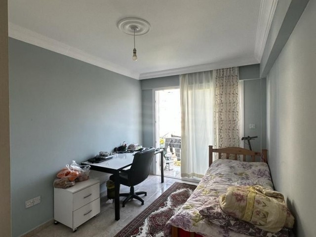 Girne Merkez Satılık 3+1 Daire / 800 Gbp Kira Getirisi Masrafsız Herşeyi Ödenmiş