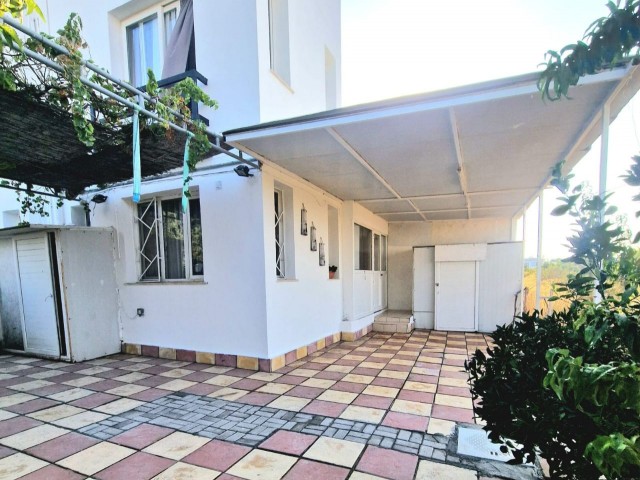 آپارتمان 2+1 طبقه باغ برای فروش در GIRNE ZEYTİNLİK