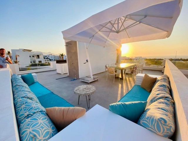 Bahcelide- Bahce Wohnung 2+1, große Dachterrasse mit Meer- und Bergblick