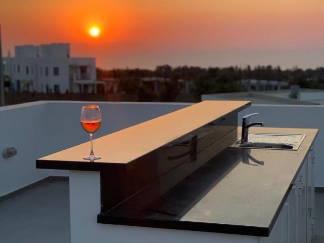 Bahcelide- Bahce Wohnung 2+1, große Dachterrasse mit Meer- und Bergblick