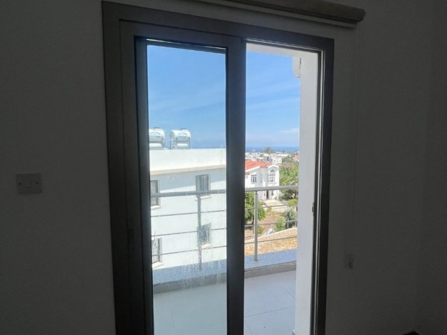 3+1 flat with commercial permit in Kyrenia Alsancak