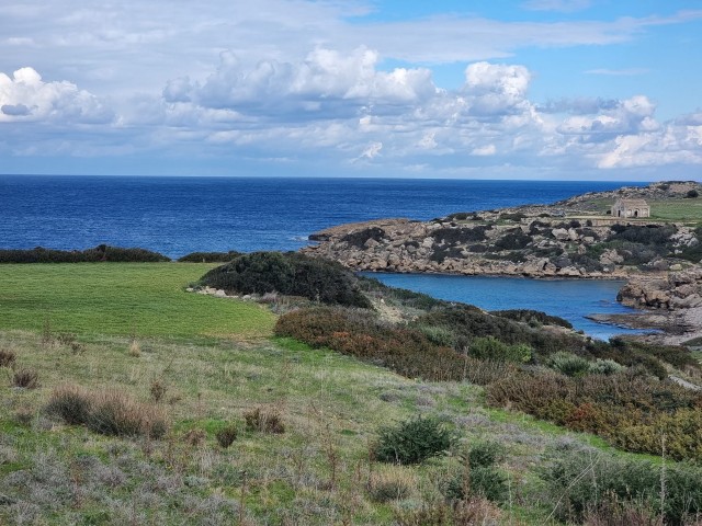 LAND FOR SALE suitable for the construction of seafront villas from the sea to the seaside in ISKELE Kaplıcada 