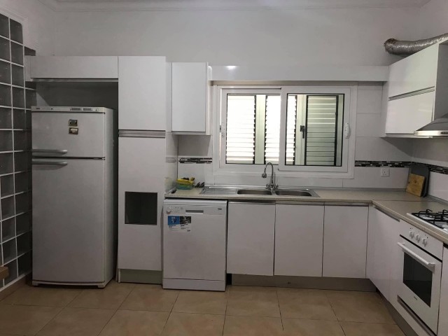 3+1 FLAT FOR SALE IN MAGUSA FROM THE SEA
